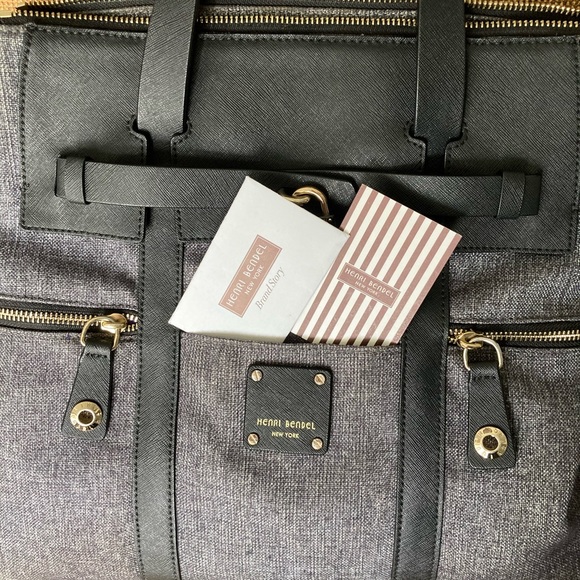 Henri Bendel Lrg JetSetter Bag Blk/Gray - Picture 11 of 11